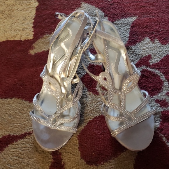 Beautiful shoes for special occasions - Picture 1 of 5